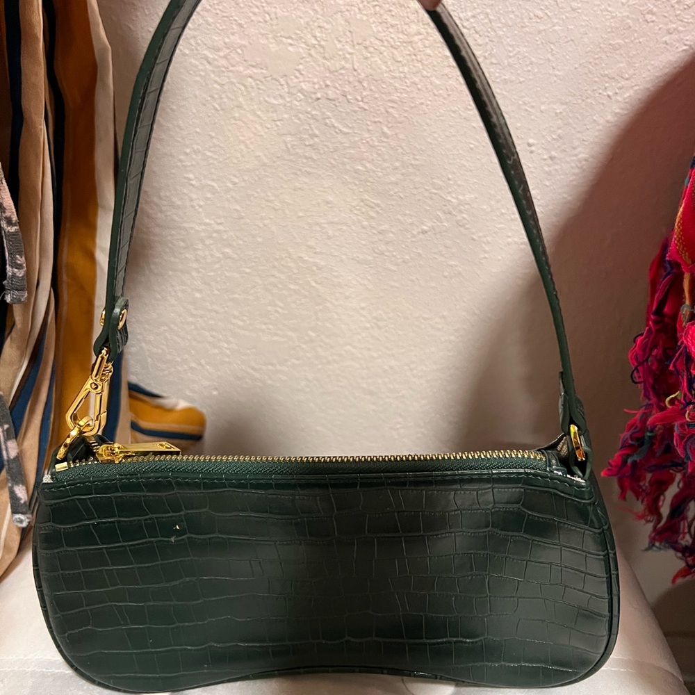 Elegant Green Crocodile-Embossed Shoulder Bag JW PEI
